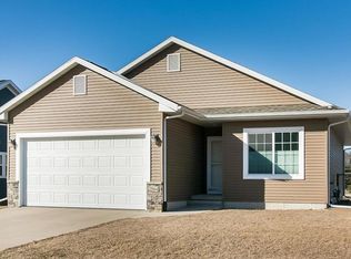2164 Sugar Creek Dr NW, Cedar Rapids, IA 52405