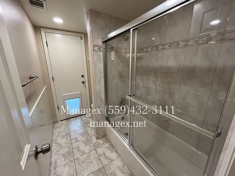 8449 N 8th St — Photo 12