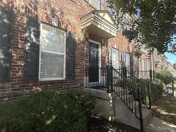 221 Candice Way, Saint Peters, MO 63376