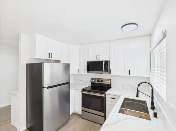 4912 Muir Ave Coastal Living near Beach, 4912 Muir Ave #3, San Diego, CA 92107