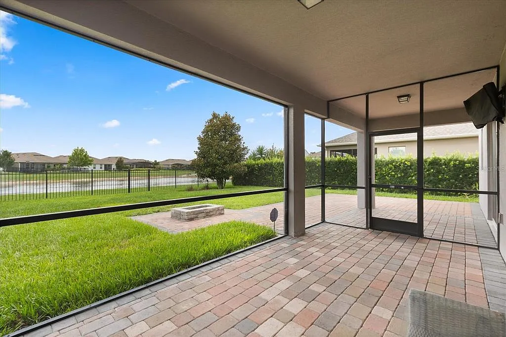 5 bed, 4.0 bath, 2840 sqft, $4,950 — Photo 3
