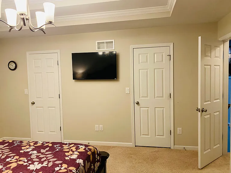Master Bed - 2 Walk In Closets