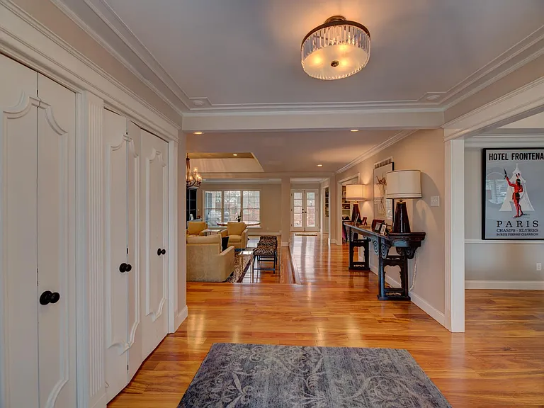 10490 Frontenac Woods Ln — Photo 7