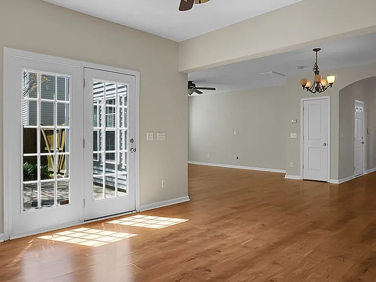 8003 Henderson Rd — Photo 23