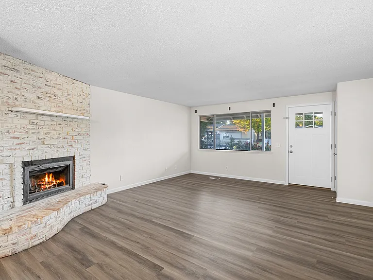 2077 Hill Way — Photo 5