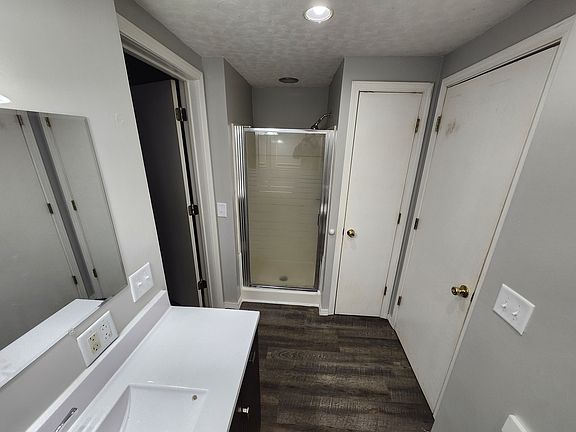 4th image of 523 W Trusler St