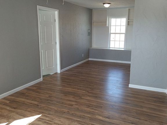 4th image of 1211 E Estes Ave