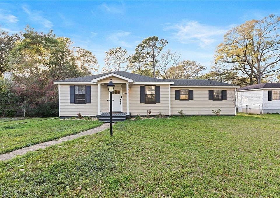 1st image of 301 Azalea Cir W