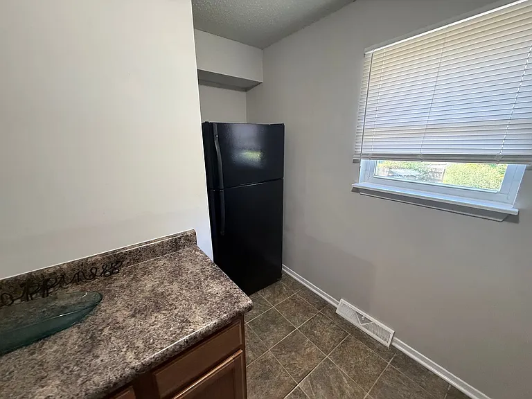 205 Wheaton Ct — Photo 8