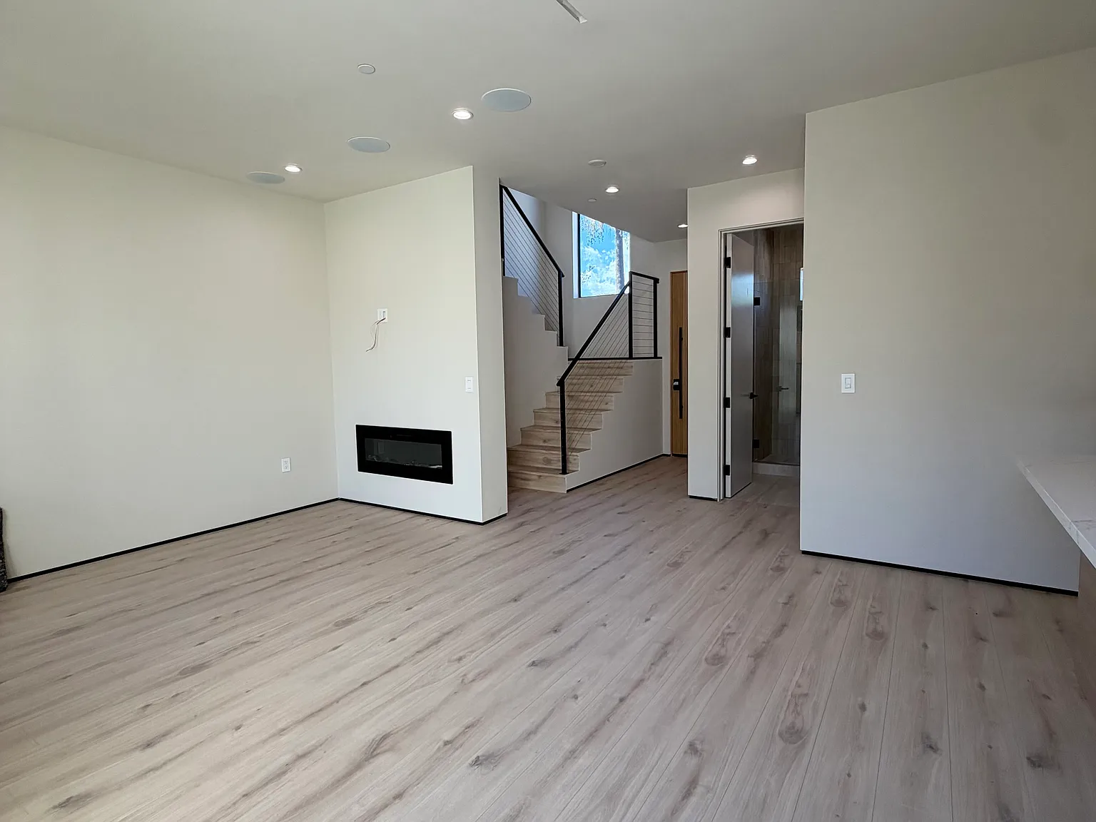 3 bed, 1386 sqft, $6,500 — Photo 4
