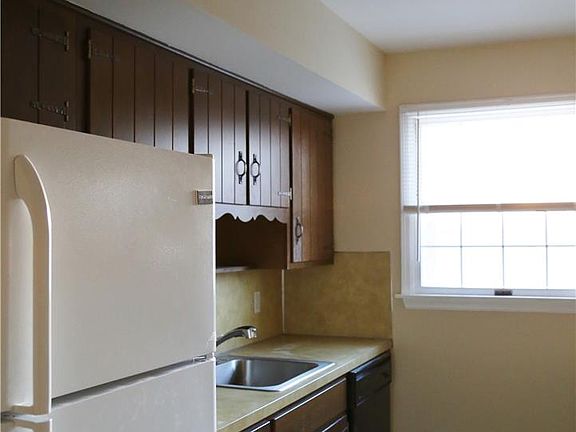 4th image of 1725 W Livingston St