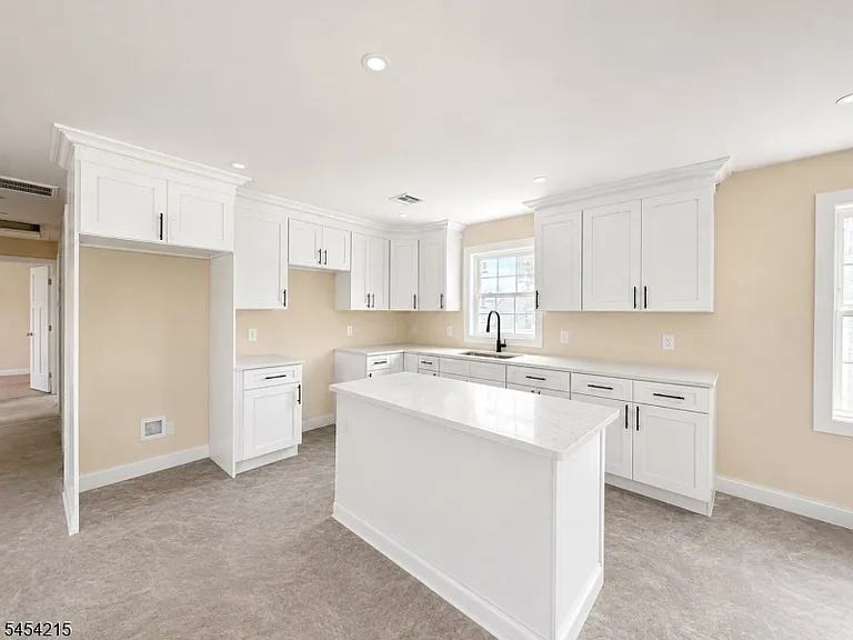 81 Ellen St #2 — Photo 6