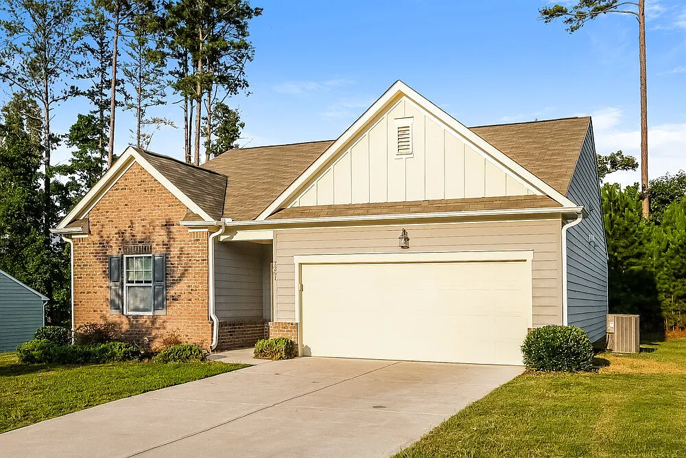 3 bed, 2.0 bath, 1652 sqft, $2,030 — Photo 3