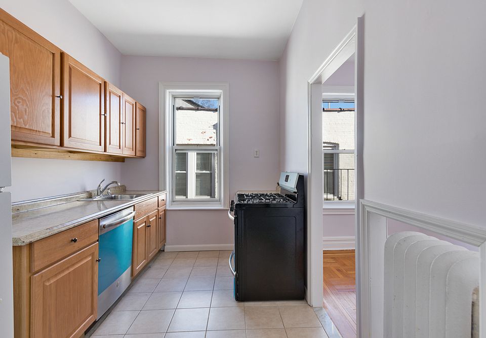 1st image of 28 Clara St #2R