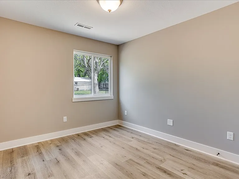 Auburn Villas — Photo 11