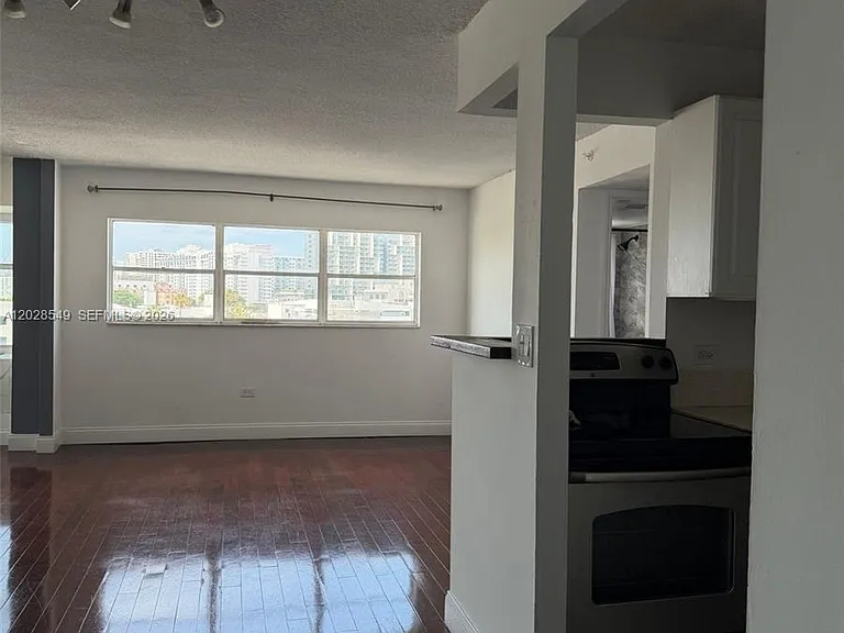 1881 Washington Ave #7C — Photo 8