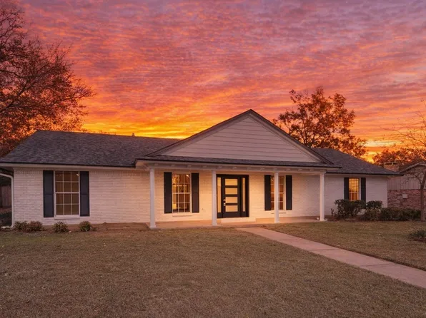 2203 Foxcroft Cir, Denton, TX 76209