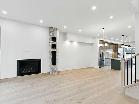 5th image of 2622 30th St SW