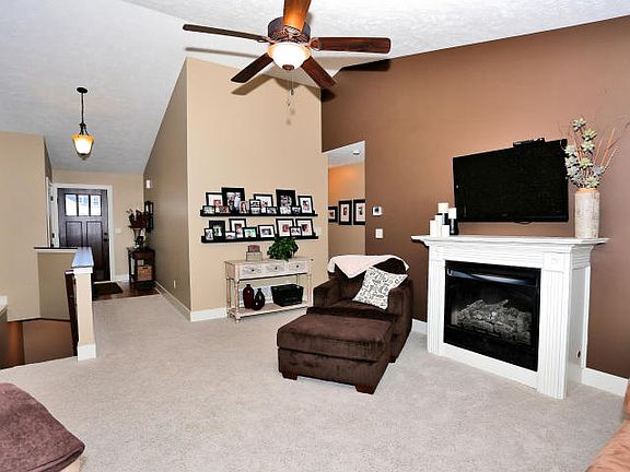 3rd image of 12886 Sweetbriar Dr