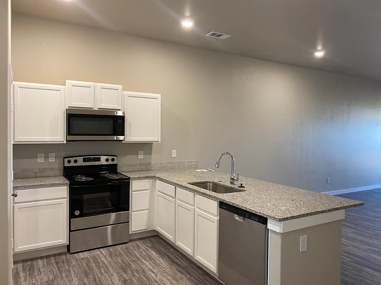 59 Maverick Dr — Photo 2