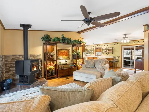 102 Roxborough Ave, Branson West, MO 65737