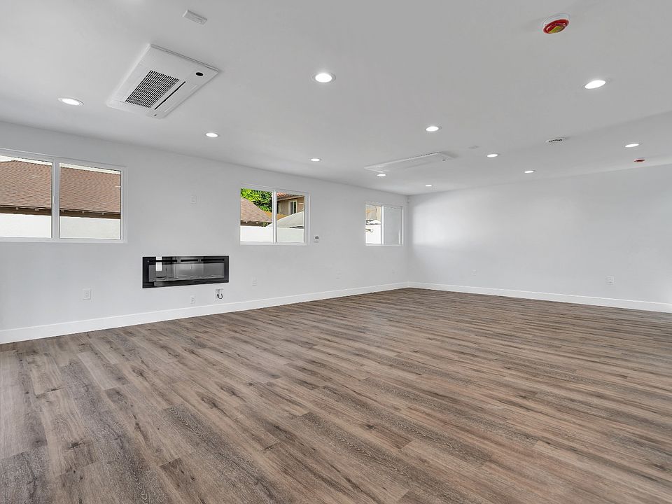 1st image of 11613 Burbank Blvd