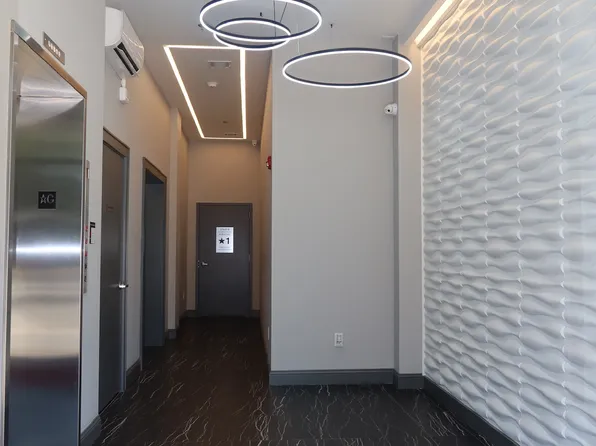 305 West Side Avenue image 2 of 22