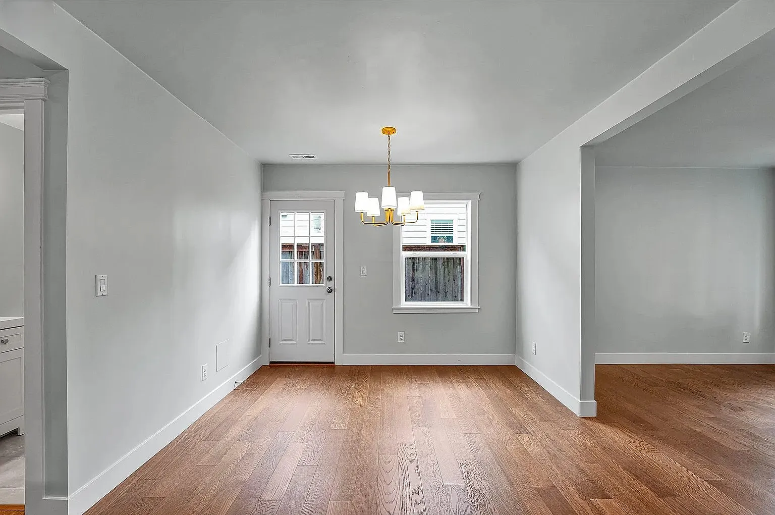3 bed, 975 sqft, $2,695 — Photo 3