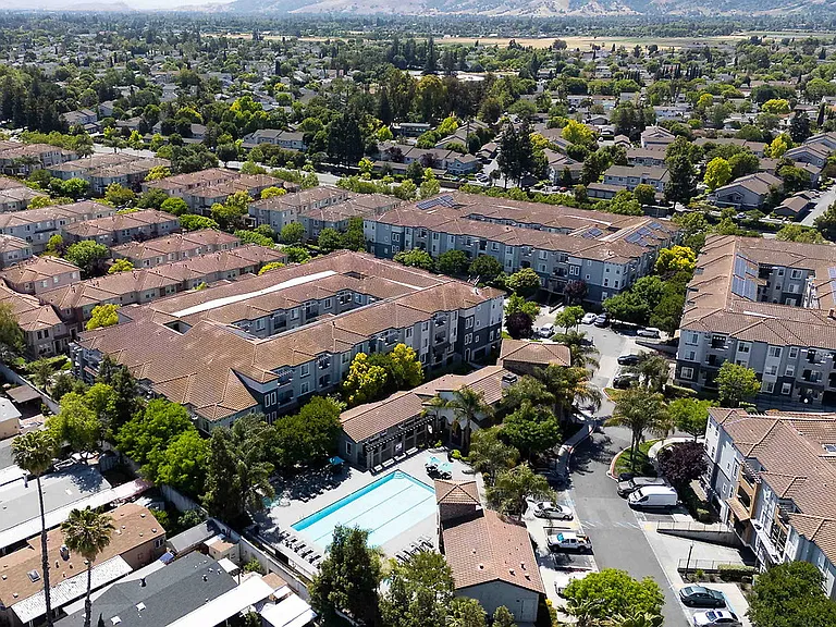 Bella Villagio — Photo 19