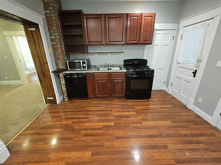 905 E Main St #1 — Photo 8