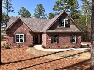 2 Raintree Ct, Pinehurst, NC 28374