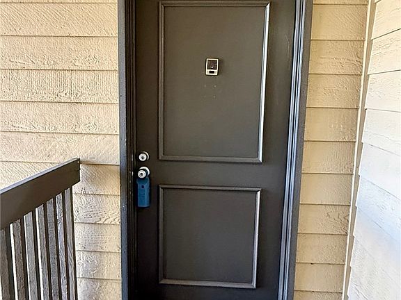5th image of 3535 Banbury Dr APT 88