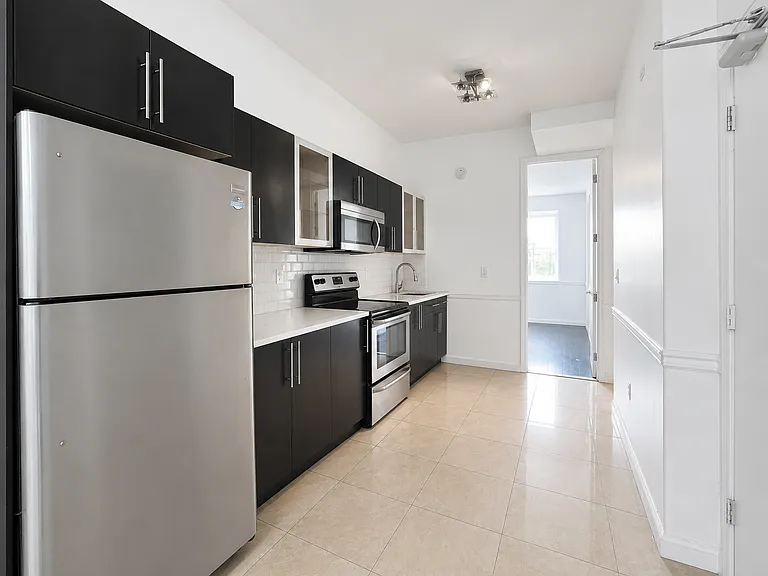 436 Wilson Ave #2R — Photo 2