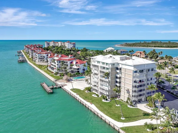 60 Pelican St W #401, Naples, FL 34113