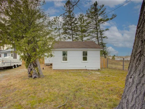 16 Zoo Park Rd, Wasaga Beach, ON L9Z 2L8