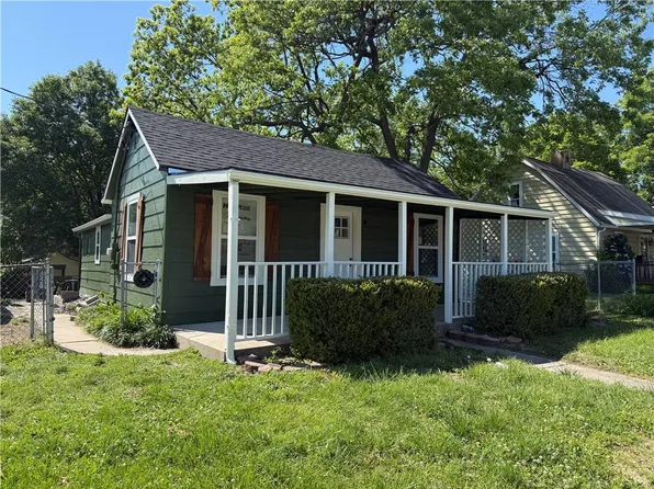 706 S Butler Dr, Harrisonville, MO 64701