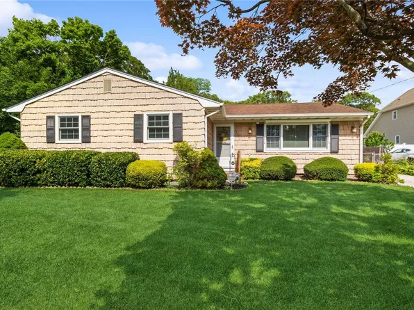 1065 Waverly Avenue, Holtsville, NY 11742