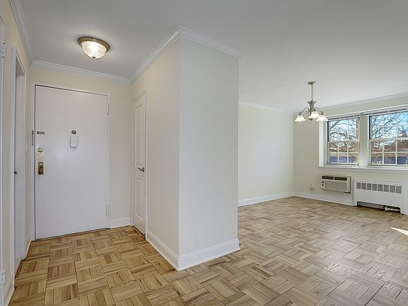 4th image of 2 Hamilton Rd APT 3L