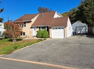 77 Washington Ave, Islip Terrace, NY 11752