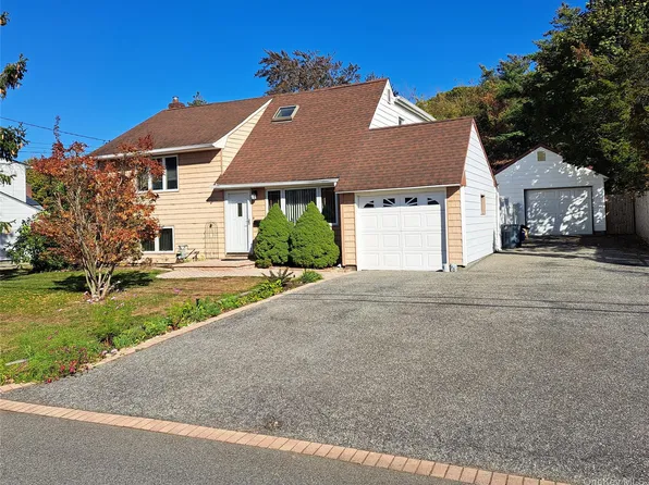 77 Washington Avenue, Islip Terrace, NY 11752