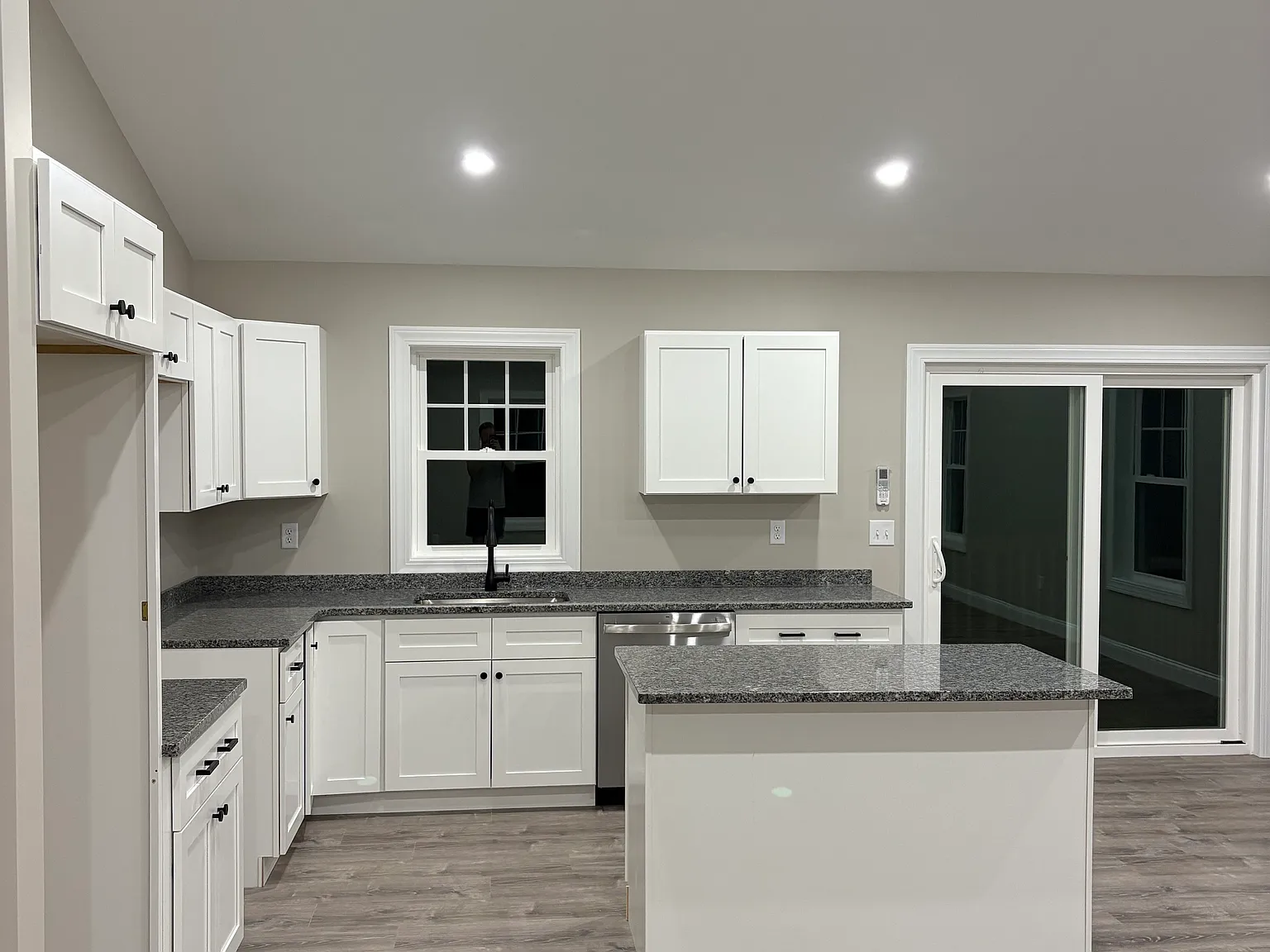 2 bed, 1300 sqft, $2,300 — Photo 2