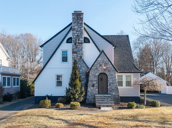 23 Lawncrest Road, Danbury, CT 06810