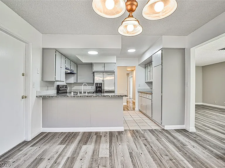 1320 Robin St — Photo 8