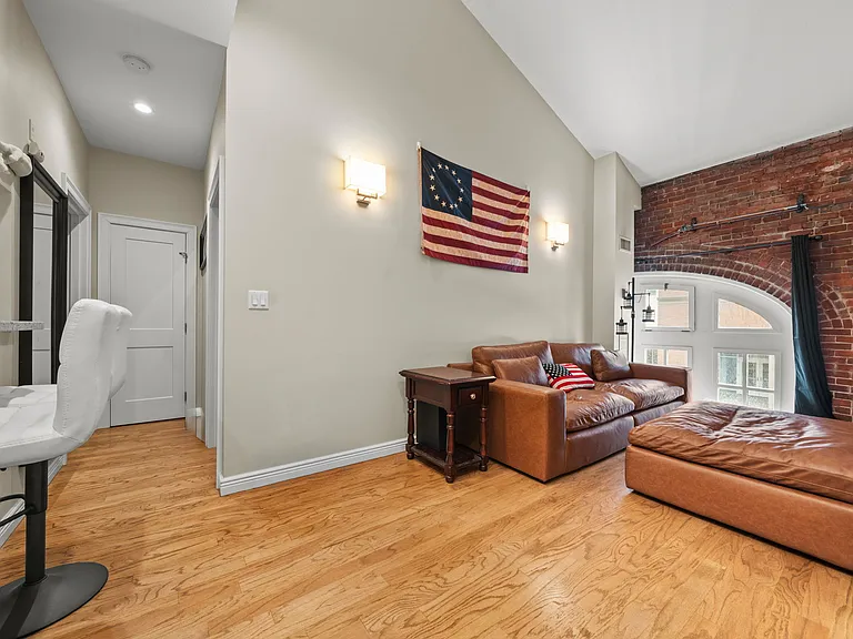 106 13th St #212 — Photo 15