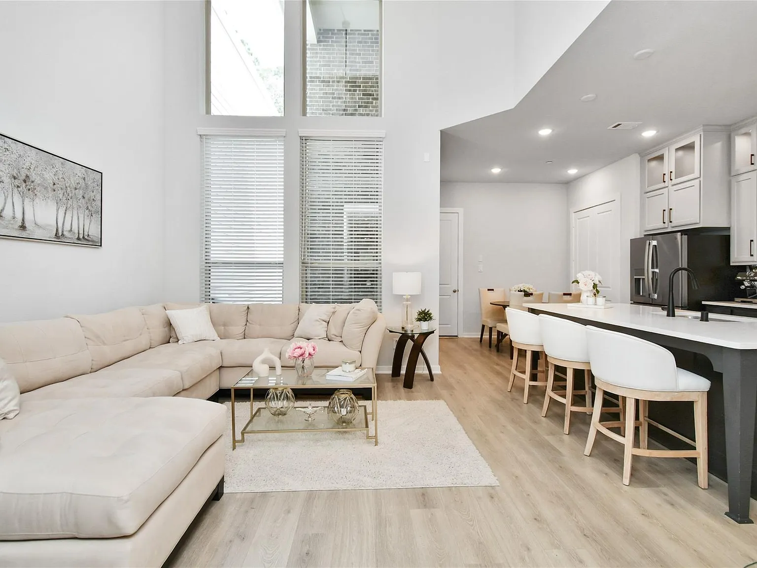 3 bed, 2.5 bath, 1761 sqft, $2,400 — Photo 3