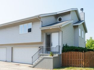 808 Maple Ln, Wheeling, IL 60090