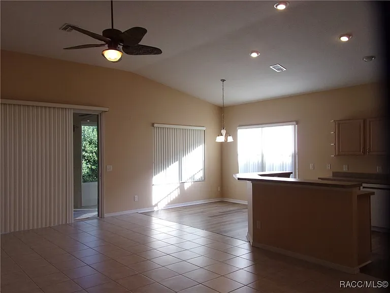 1933 W Shanelle Path — Photo 6
