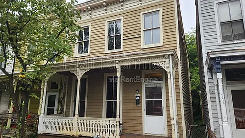 411 S Laurel St Photo 1