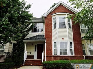 141 Forest Dr, Piscataway, NJ 08854