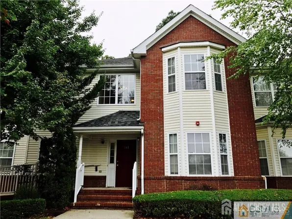 141 Forest Dr, Piscataway, NJ 08854